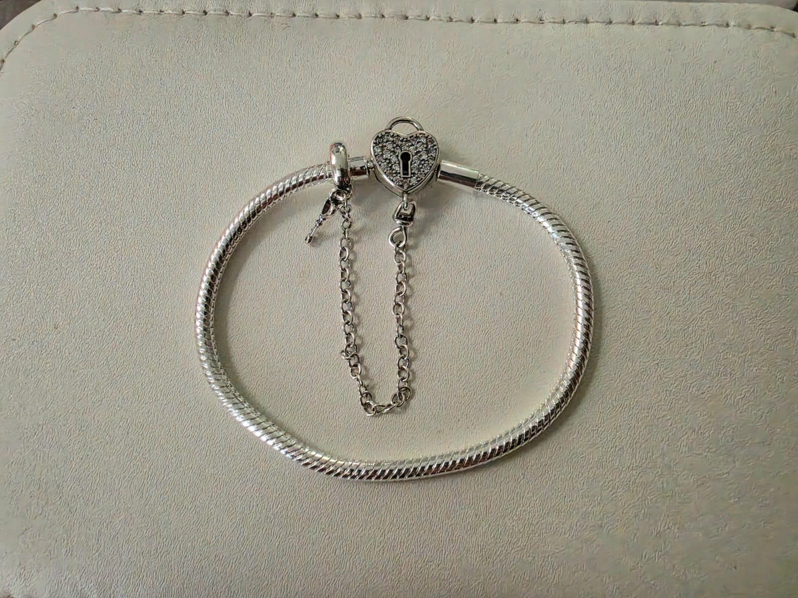 Pulsera con candado